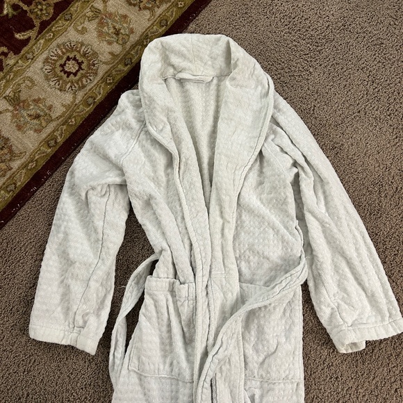 Four Seasons Long Robe - Picture 2 of 8